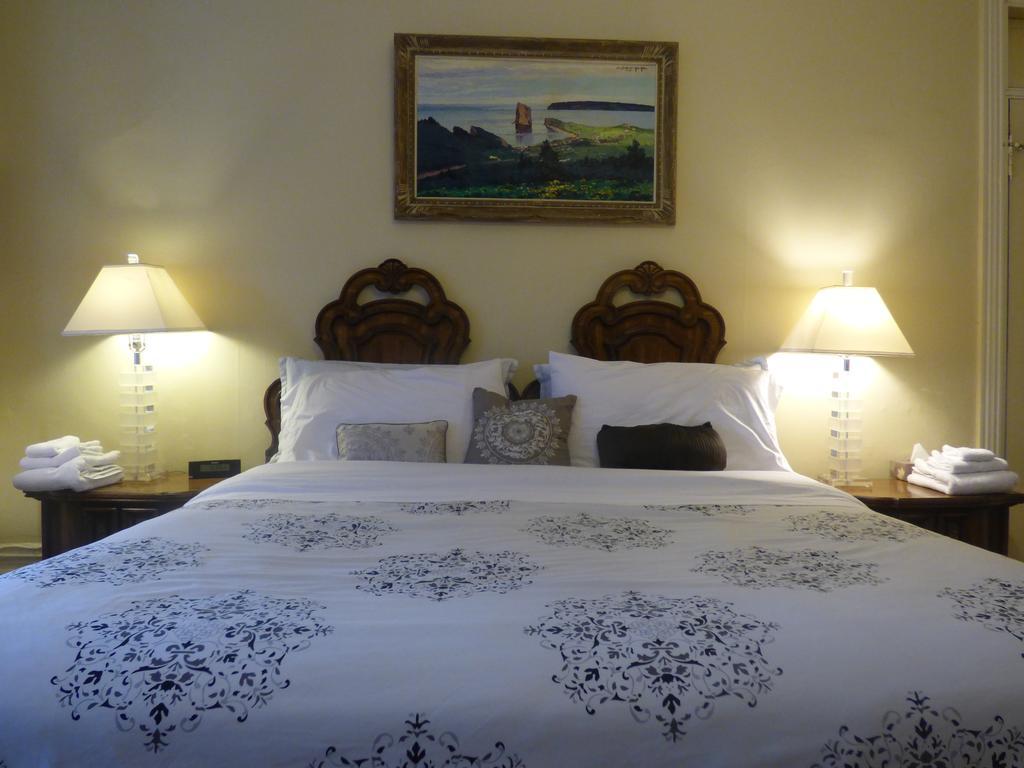 Standard Double Room with Shared Bathroom